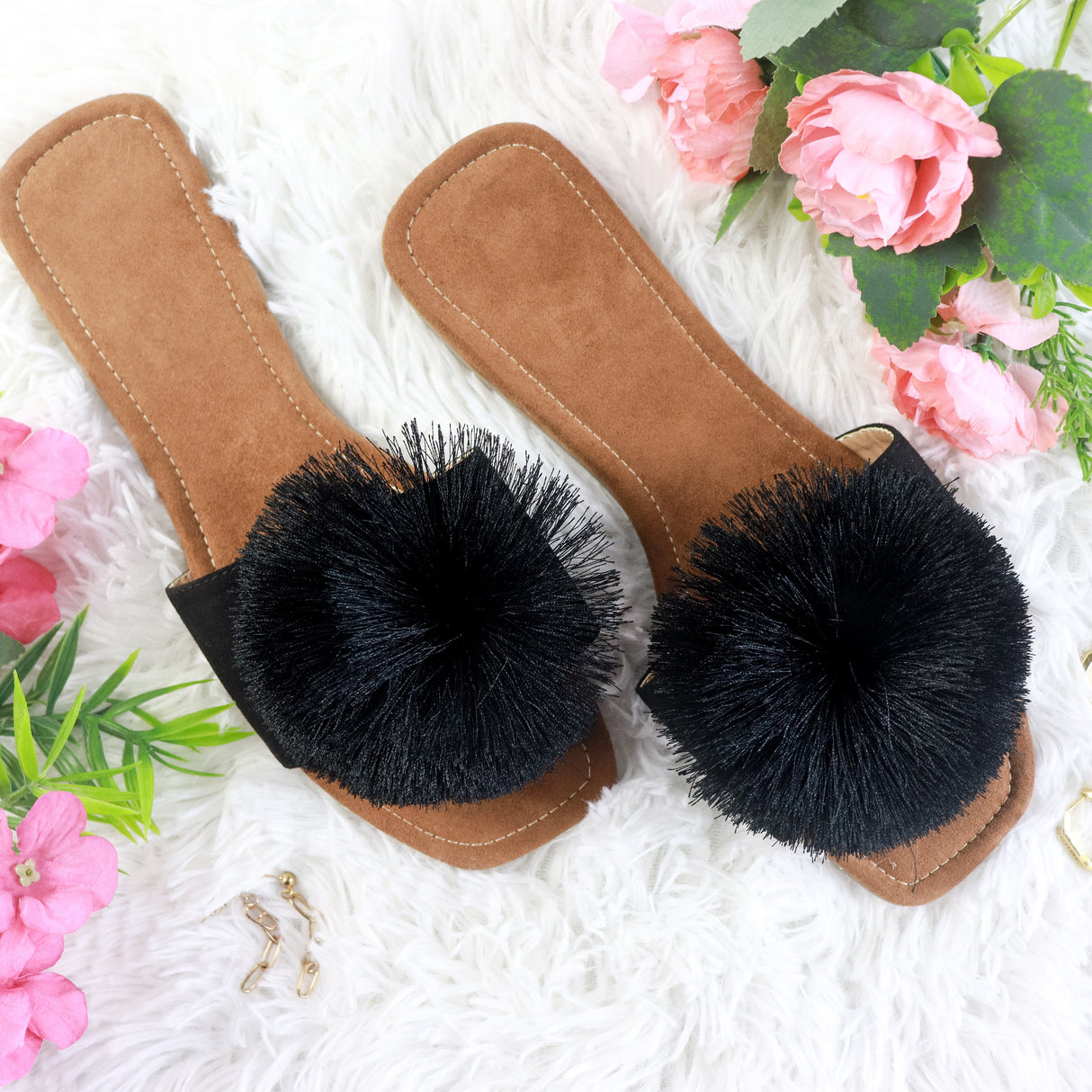 Pom-Pom Slide Sandals - Playful Style with Everyday Comfort